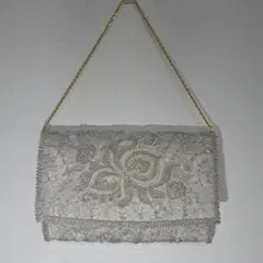 シルバー刺繍入りクラッチバッグ ゴールドチェーン付き