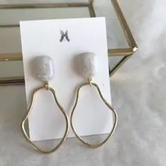 No.814 べっこうスクエアカボション×変形ゴールドフープピアス/グレー