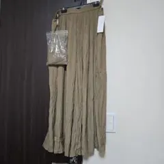 UNIQLO　ワッシャーサテンスカートパンツ