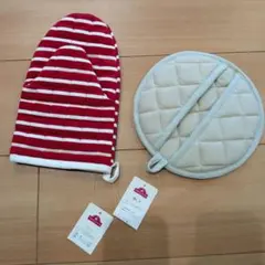 TOPVALU 鍋つかみ 赤と白のストライプ　２個セットのサムネイル