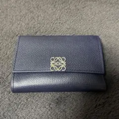 LOEWE リピートアナグラム エンボスレザー 三つ折り財布 ブラック黒 本