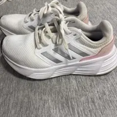 adidas スニーカー ホワイト ピンク レディース　24cm ランニング