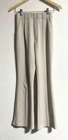 しまむら　スラックスパンツ　アイボリー