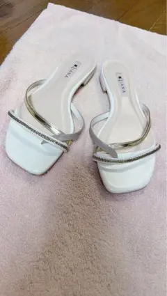 DIANA ホワイト ストラップサンダル
