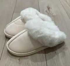 ふわふわ　ファースリッパ モコモコ ルームシューズ クリーム　暖かい 冬用