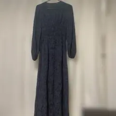 ZARA花柄ロングワンピース ブラック。
