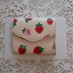 Cath Kidston イチゴ柄 三つ折り財布のサムネイル