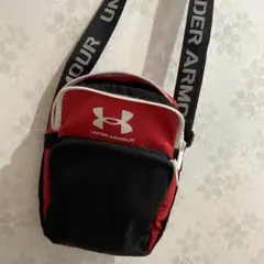 アンダーアーマー　クロスボディ　ショルダーバッグ　4L 美品