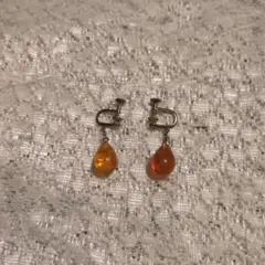 琥珀のイヤリング