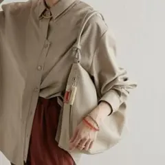 イアパピヨネ 樹脂パーツワンハンドルバッグ ホーボーバッグ ベージュ