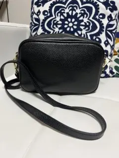 ブラックショルダーバッグ タッセル付き