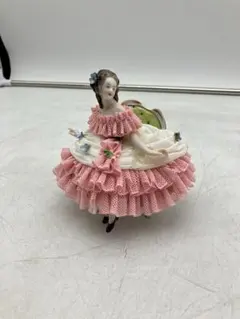 アイリッシュドレスデンのレースドール 紫の花束を持つGrace NO.0502