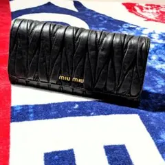 【良品】MIUMIU 長財布 マテラッセ ゴールド金具 フラップのサムネイル