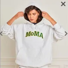 MoMA champion シルバーグレーパーカー