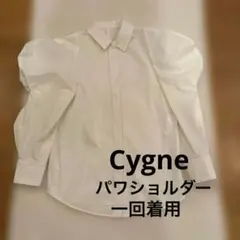 cygne. シーニュ バックコンシャスパワショルトップス - メルカリ