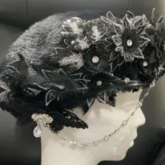おしゃれ黒いシャギーファーベレー帽　立体お花刺繍モチーフ　帽子留め付き