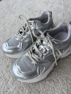 お買い得❣️厚底シルバー ダッドシューズ　 レディーススニーカー