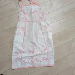 リボンデザインのエプロン　Valentinogaravani