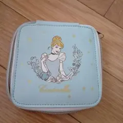 ディズニー　シンデレラ　ポーチ　コスメ