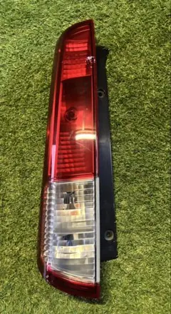スズキ パレット MK21S 左テールランプ 35603-82K0のサムネイル