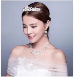 パール【上品で可憐な輝き】ティアラ＋ネックレス＋ピアス3点セット