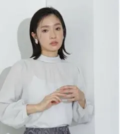 美品✨ナチュラルビューティーベーシック デザインタックスリーブブラウス　M 白