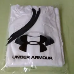 レディース　アンダーアーマー　パーカー