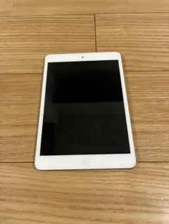 Apple iPad 本体 シルバー　ジャンク品