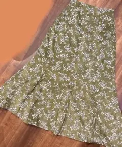フリーズマート　オリーブグリーン　花柄　フレアスカート　Ｓサイズ