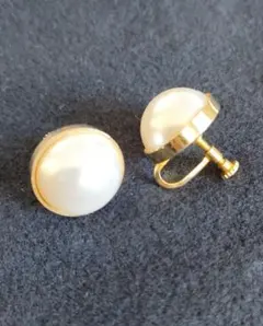 ホワイトパール風ドーム型イヤリング 卒業式　入学式　にも