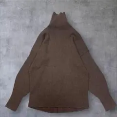 ●美品◆アダムエロペ◆シーズンレス素材♡バックボタンリブタートルニット