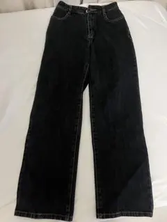 ブラックストレートデニムパンツ