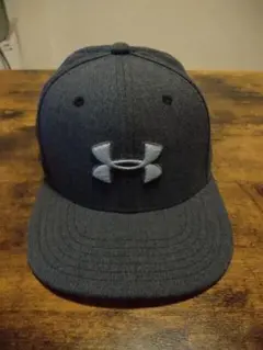 Under Armour ダークグレー キャップ