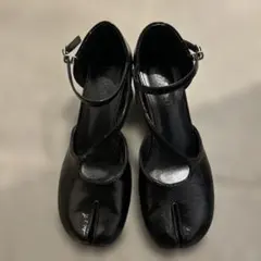 黒いオープントゥ高ヒールパンプス