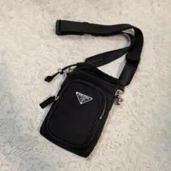 PRADA スマホショルダーバッグ ブラック l1のサムネイル
