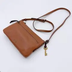完売品 チャーム付き FOSSIL フォッシル レザー ショルダーバッグのサムネイル