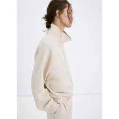 【MANGO】ジップアップ スタンドカラー ジャケットのサムネイル