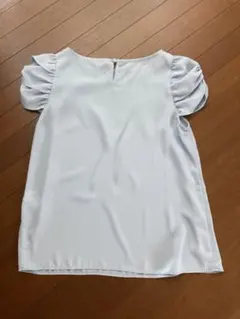 水色 パフスリーブ ブラウス　tocco ラボラトリー　ライトブルー フリル袖のサムネイル