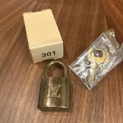 Item thumbnail for item a5a936cd-4973-4e51-bfac-bcf8abcc11e5