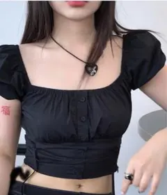 ブラック クロップドトップ 半袖