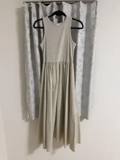 【人気商品】GUノースリーブロングワンピース M ホワイト