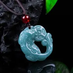 天然翡翠 モンステラ ペンダントトップ 彫刻　ヒスイ　ミャンマー産 天然翡翠 モンステラ ペンダントトップ 彫刻 ヒスイ ミャンマー産
