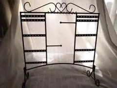 ブラック金属製アクセサリースタンド