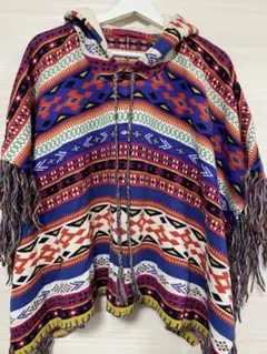 カラフルなフリンジ付きポンチョ