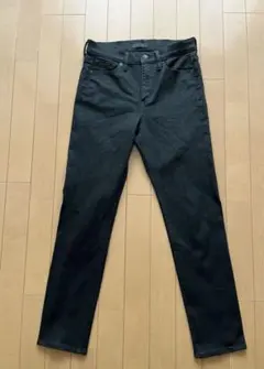 ユニクロ　ハイライズシガレットジーンズ　デニム　黒
