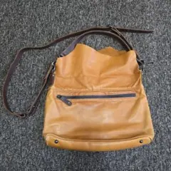 本革　キャメル色レザーショルダーバッグ