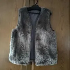 新品タグ付　フェイクファーベスト　lumier リュミエ