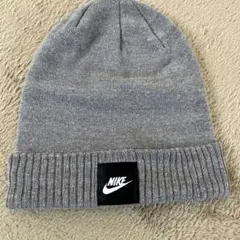 Nike グレー ニット帽 スウッシュロゴ