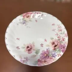 花柄の陶磁器皿　大皿　波型エッジ
