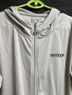 【送料込　匿名】アウトドア プロデュース　グレーの薄手パーカー爽やかな素材LL
